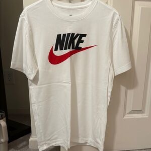 Nike White and Red Short Sleeve Tee